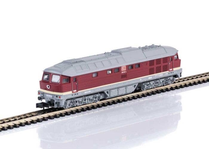 Class 232 Ludmilla Diesel - Sound and DCC - Minitrix -- German Railroad DB AG 232 357-4 (Era V, red, gray, ivory), N, Trix 16235