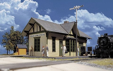 Golden Valley Depot -- Kit - 6-1/2 x 3-3/8 x 4′ 16.2 x 8.4 x 10cm, HO, Walthers Cornerstone 3532