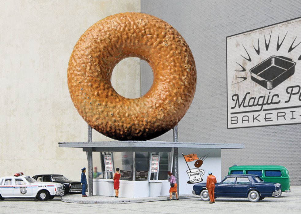 Hole-In-One Donut Shop -- Kit - 2-7/8 x 1-1/2 x 2-7/8′ 7.3 x 3.8 x 7.3cm, N, Walthers Cornerstone 3835