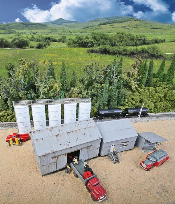 Trackside Oil Dealer with Storage Tanks -- Kit, HO, Walthers Cornerstone 4059