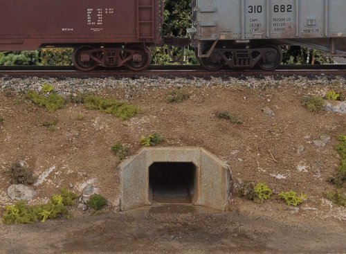 Concrete Culverts pkg(4) -- Kit - 1-1/2 x 1/2 x 13/16′ 3.8 x 1.2 x 2cm, HO, Walthers Cornerstone 4558