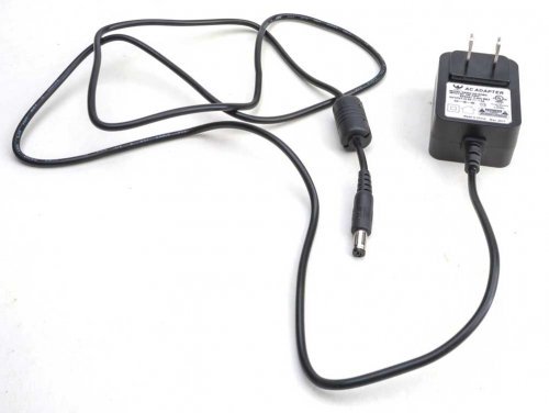 Walthers Layout Control System -- 2-Amp, 12-Volt Filtered DC Power Supply, All Scales, Walthers Controls 110