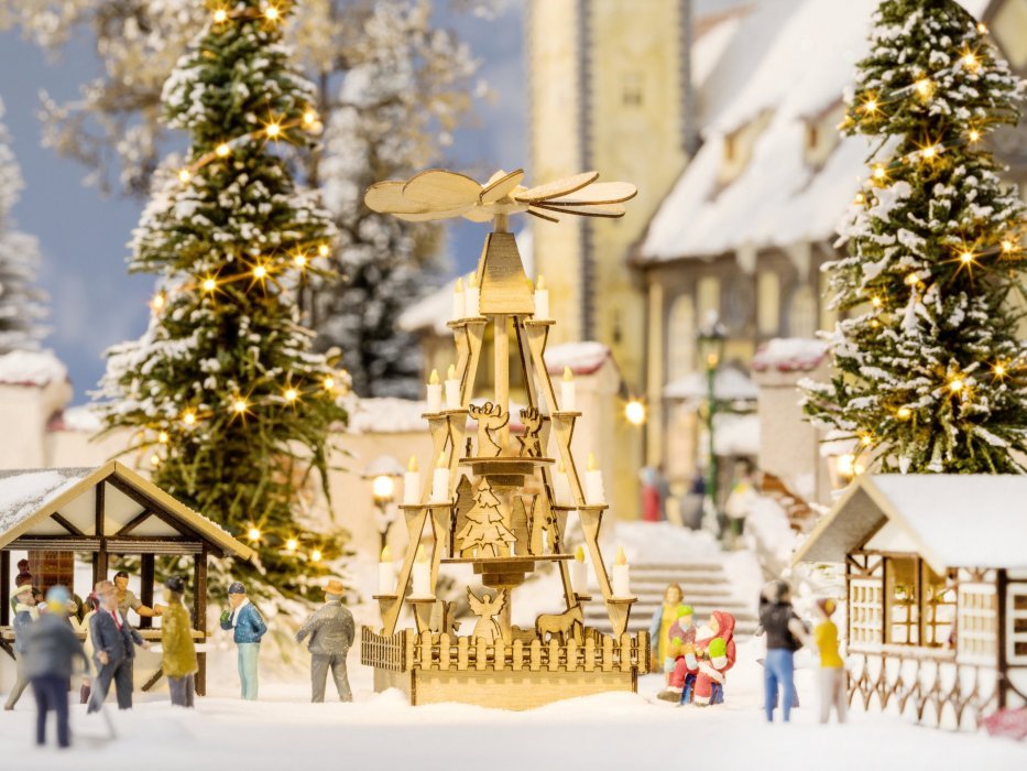 Christmas Market Pyramid, HO, NOCH 14395