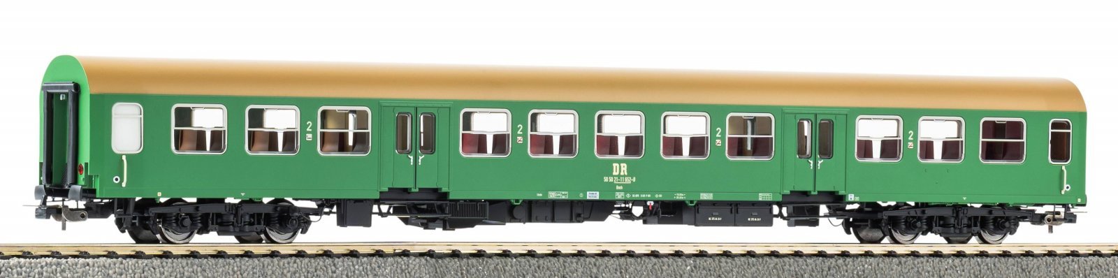 Halberstadt Center-Entrance Car green 2. Class brn. roof DR IV, HO, PIKO 28002