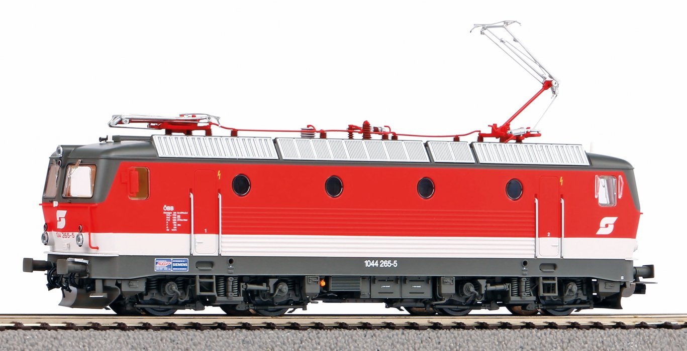 ~Rh 1044 ÖBB IV + PluX22 Dec., HO, PIKO 51621