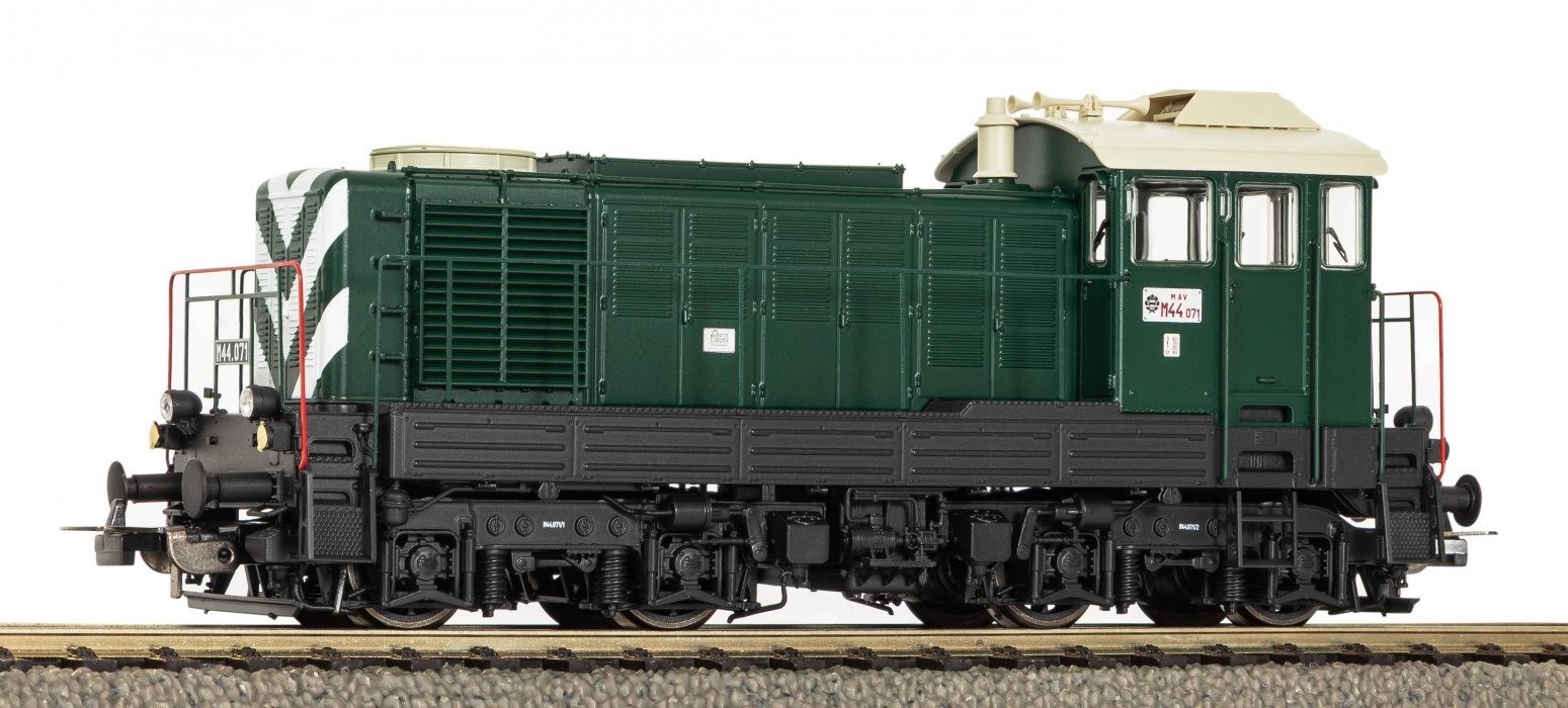 ~Diesel Locomotive/Sound M44 MAV III + PluX22 Dec., HO, PIKO 52383