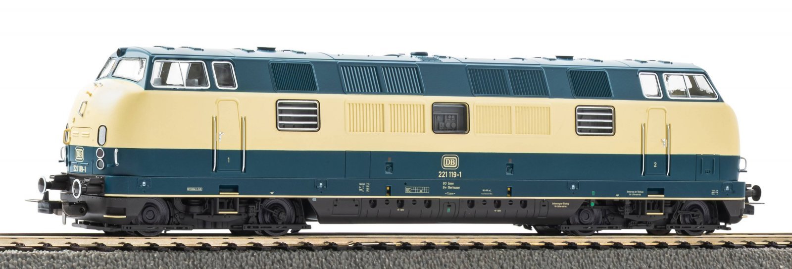 Diesel Locomotive BR 221 blue/ beige DB IV + DSS PluX22, HO, PIKO 52617