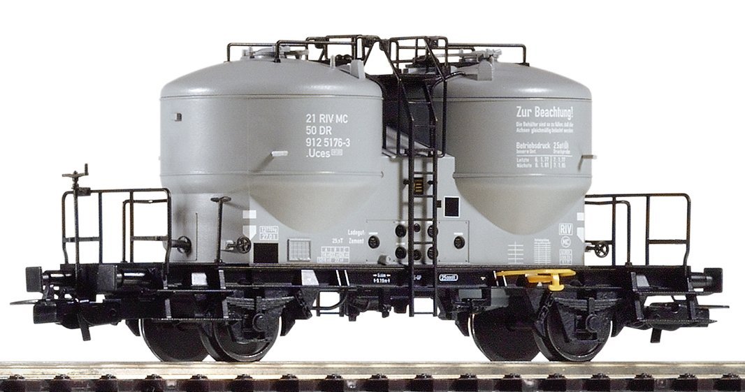 Cement Silo Car Ucs-v9120 DR IV Black Frame, HO, PIKO 54695