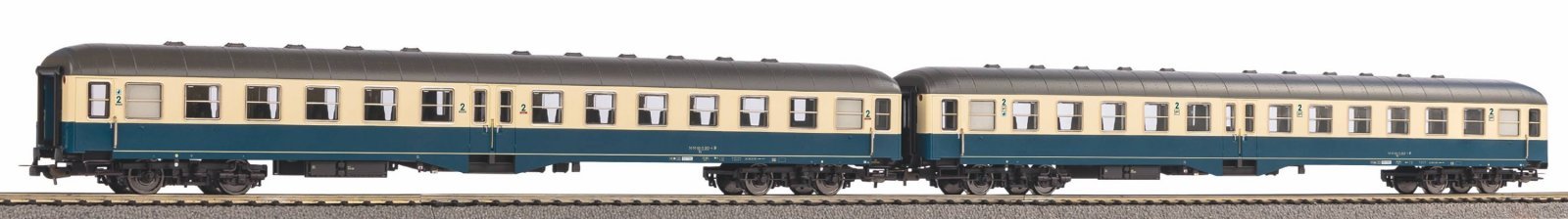 2-Piece Set Center-Entrance Car DR IV, HO, PIKO 58269