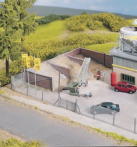 Concrete Plant Sand Piles, HO, PIKO 61132