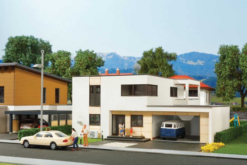 Anna Cube House with Balcony, HO Scale, Kibri 38338