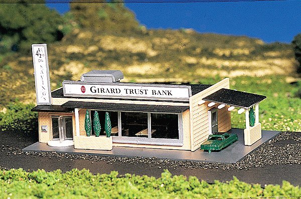 Drive-In Bank w/Figures (Assembled), N Scale, Bachmann Industries 45804