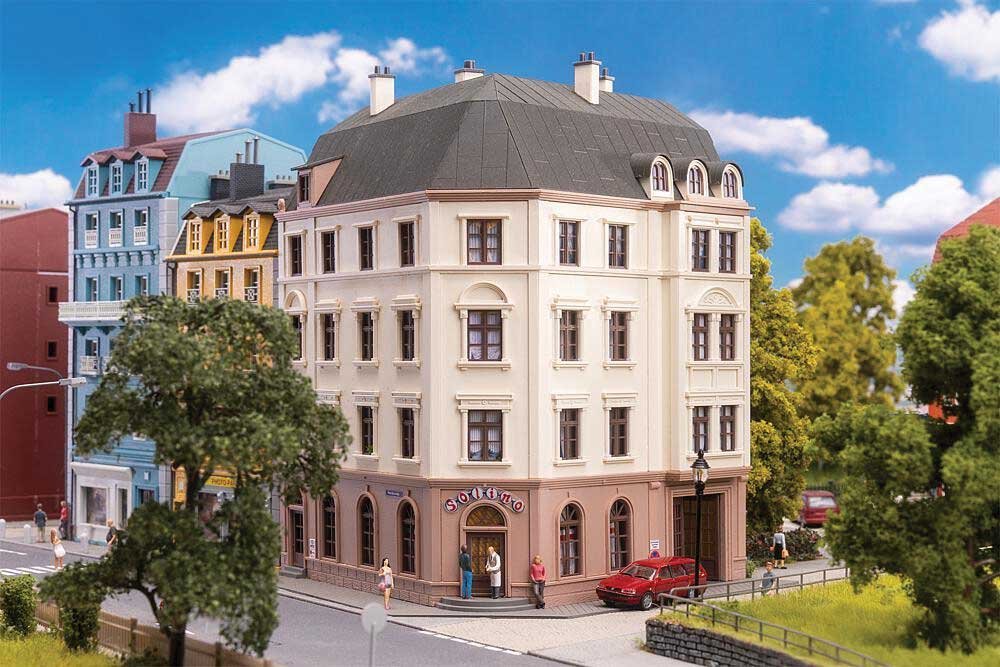 Solino Pizzeria City Corner Building, HO Scale, Faller Gmbh 130148