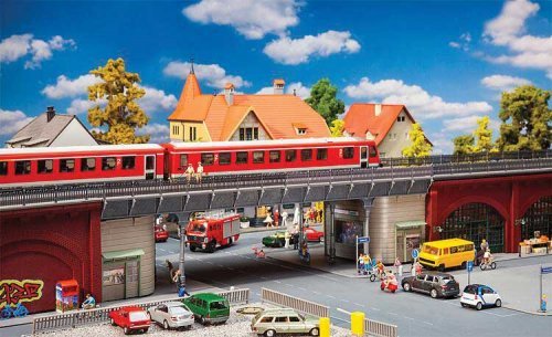 Steel Urban Railway Bridge with Kiosk Abutments, HO Scale, Faller Gmbh 120581
