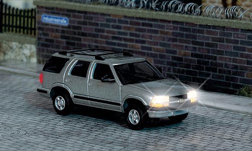 Chevrolet Blazer SUV w/Working Headlights & Taillights, HO Scale, Busch Gmbh & Co Kg 5658
