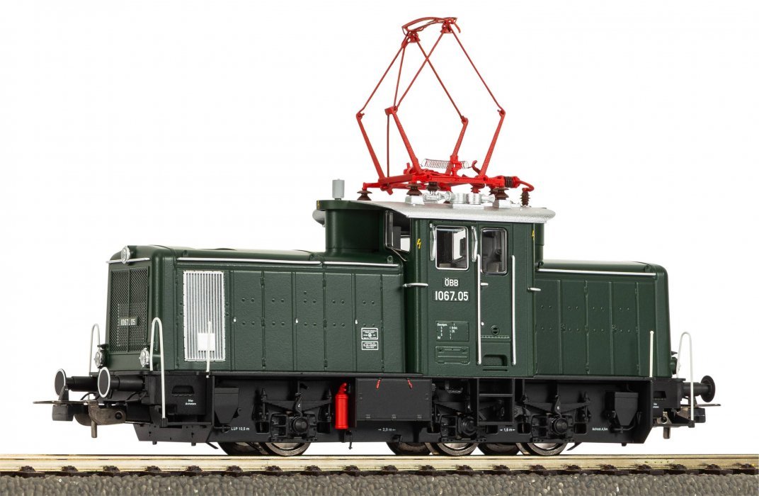 Electric Locomotive Rh 1067 green ÖBB III + DSS PluX22, HO, PIKO 21047