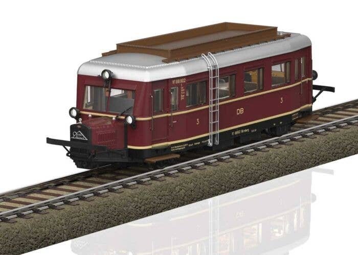 Class VT 88.9 Cvt-34 Diesel `Pig Snout` Rail Car - Sound and DCC -- German Federal Railroad DB VT 88 902 (Era III 1950, red, sil