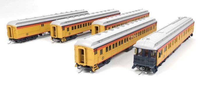 Heavyweight 5-Car Combine, 3 P70 Coach, Business Car Set - Ready to Run -- Chessie Steam Special (yellow, blue, vermillion, silv