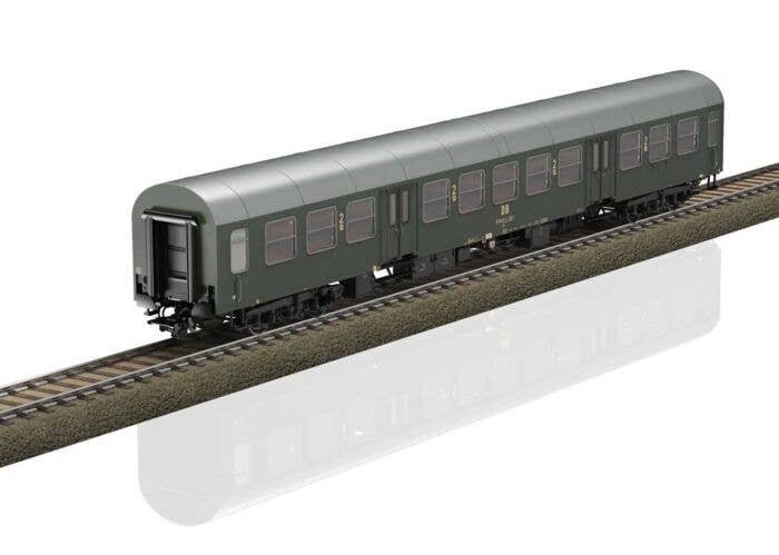 Type Bmh Halberstadt Center-Entry Car 3-Pack - Ready to Run -- German State Railroad DR (Era IV 1980s, green, silver & green, br