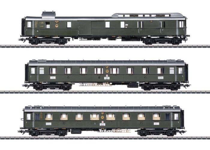 2 Type AB4u-28 Coaches & PwPost4u-28 Baggage-Mail - 3-Rail - Ready to Run -- German State Railroad DR (Era II 1930s, green, silv
