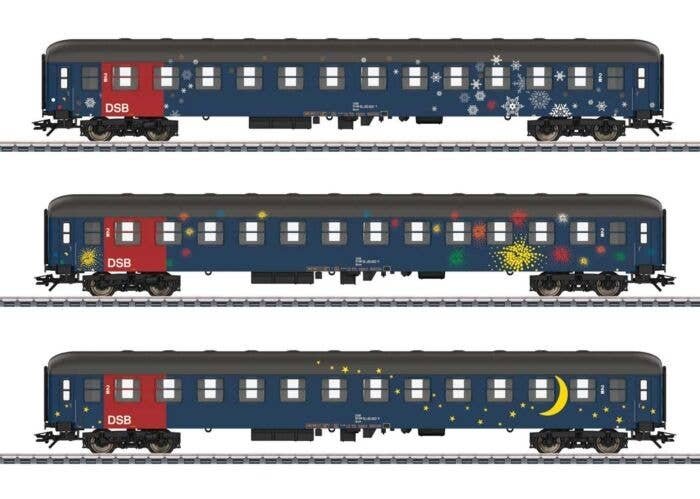 Type Bcm 2nd Class Slumber Car 3-Pack - 3-Rail - Ready to Run - Start Up -- Danish State Railways DSB (Era V 1990s, blue, red, g