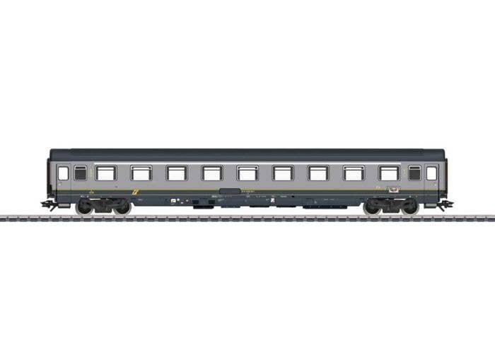 Type Az Eurofima 1st Class Compartment Car - 3-Rail - Ready to Run -- Italian State Railroad FS (Era V 1995, 2-Tone Gray), HO, M
