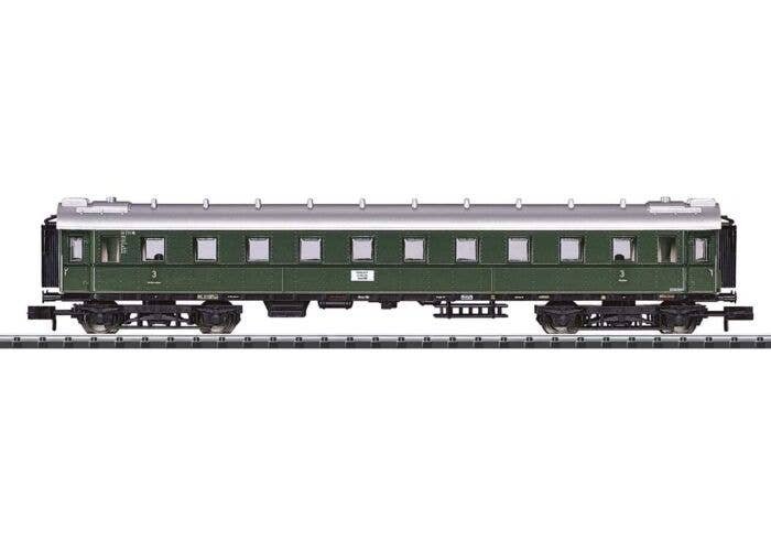 Type C4u-28 3rd Class D 96 Coach - Ready to Run - Minitrix -- German Federal Railroad DB (Era III 1952, green, gray), N, Trix 1