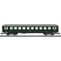 Type B4umpe 2nd Class Coach - Ready to Run - Minitrix -- German State Railroad DR (Era III 1959, green, silver), N, Trix 18426