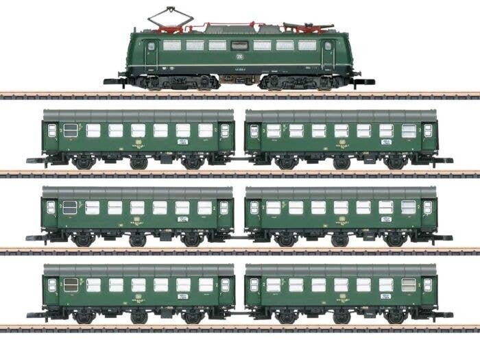 Holiday Passenger Train-Only Set - Standard DC -- DB Class 140 Electric, 3 Pairs Rebuild Cars (Era III 1972, green, gray), Z, Ma