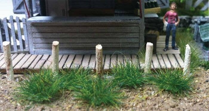 Grass Tufts - SceneScapes(R) -- Dark Green 1/4′ .6cm Tall Fibers pkg(100), ALL, Bachmann Industries 31032