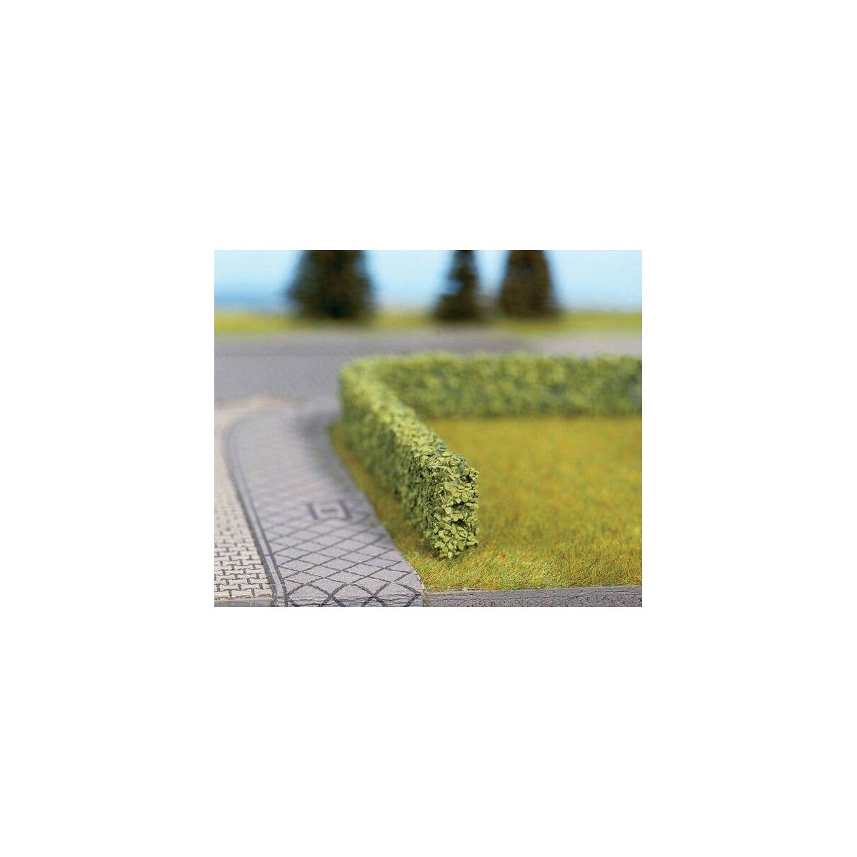 Tall Hedges -- Light Green 19-5/8 x 3/8 x 5/8′ 50 x 1 x 1.5cm, HO, Walthers SceneMaster 1302