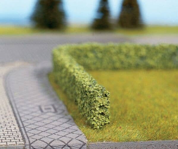 Tall Hedges -- Light Green 19-5/8 x 3/8 x 5/8′ 50 x 1 x 1.5cm, HO, Walthers SceneMaster 1302