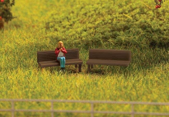 Benches pkg(8), HO, Walthers SceneMaster 4146