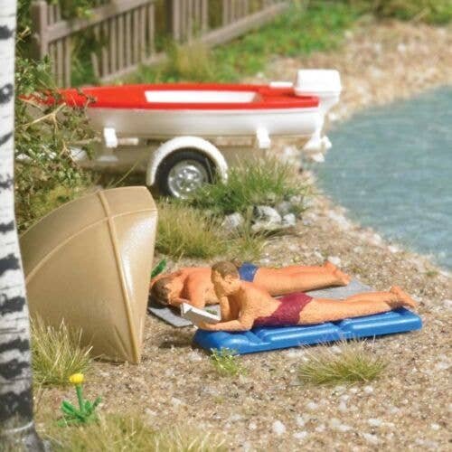 Sunburn - Action Set -- 2 Figures, Air Mattress, Blanket, Sun Shelters, HO, Busch Gmbh & Co Kg 79822