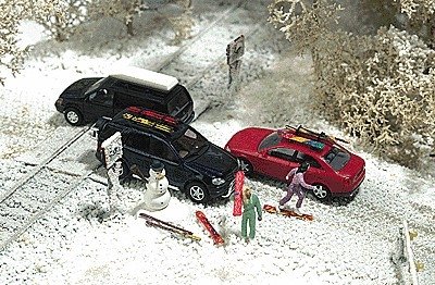 Winter Scene Details - Kit -- Includes Snowboards, Carving Ski, Roof Rack, Rooftop Carrier and Snowman, HO, Busch Gmbh & Co Kg 6