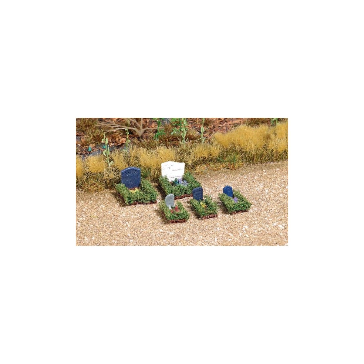 Complete Miniature Scene -- Graves Surrounded by Boxwood Hedges pkg(5), HO, Busch Gmbh & Co Kg 7686