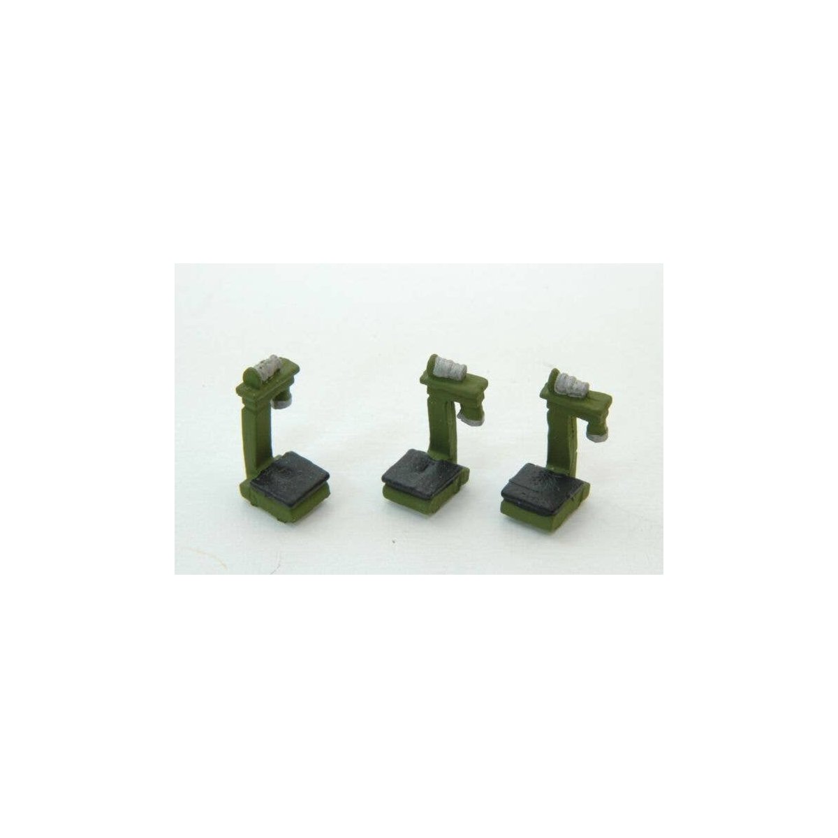 Square-Top Scale - Kit -- Unpainted pkg(3), HO, Durango Press 148